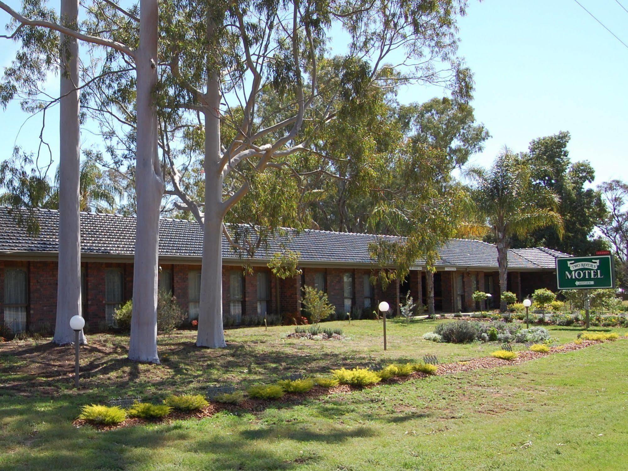Two Rivers Motel Wentworth Exterior photo